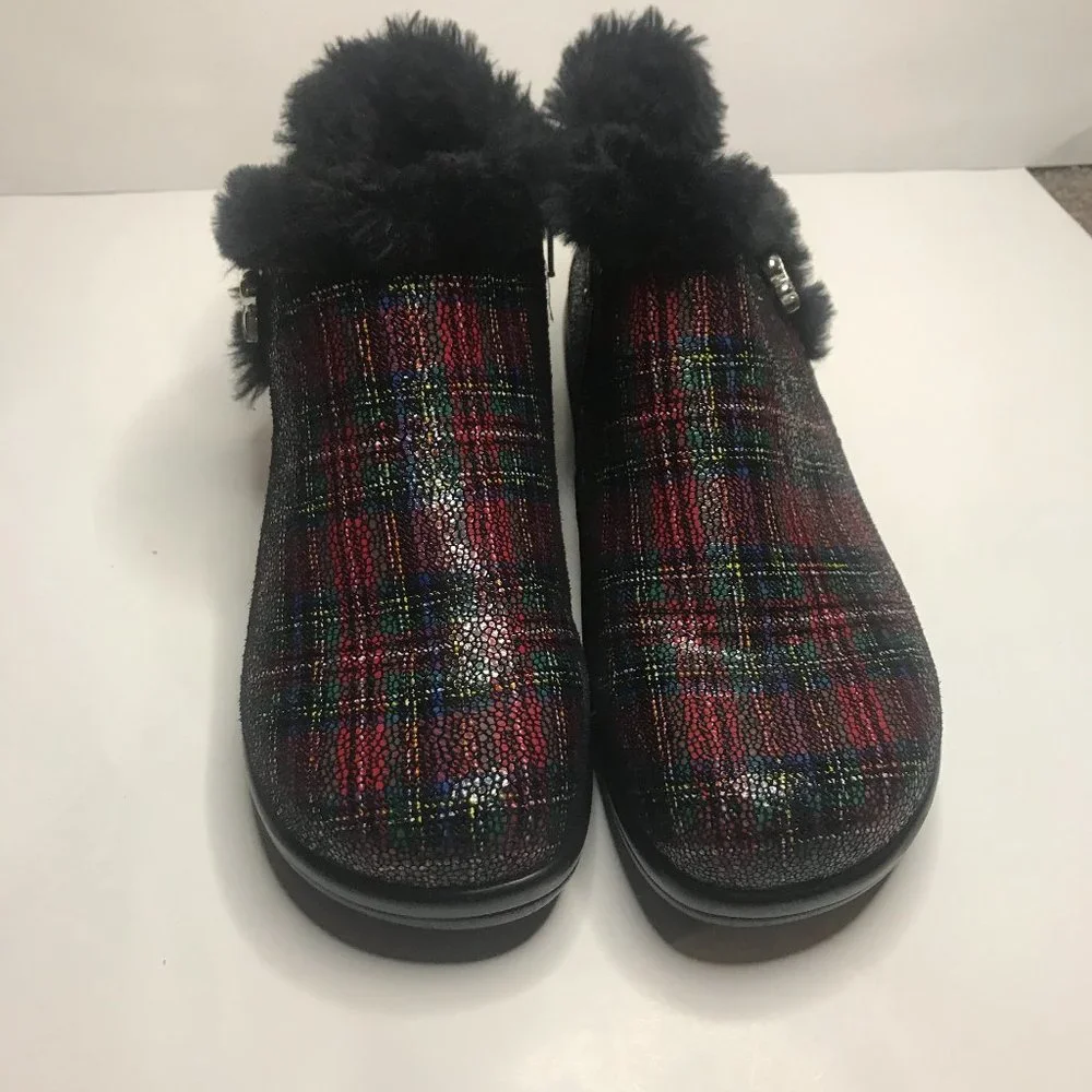 Alegria Women's Water Resistant Faux Fur Ankle Boots size 5.5 (36) - Picture 2 of 10